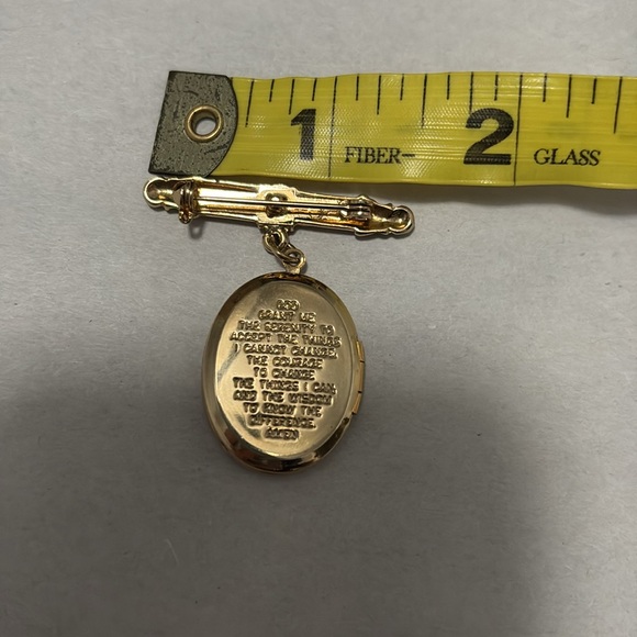 Serenity prayer gold tone locket brooch pin - Picture 5 of 5